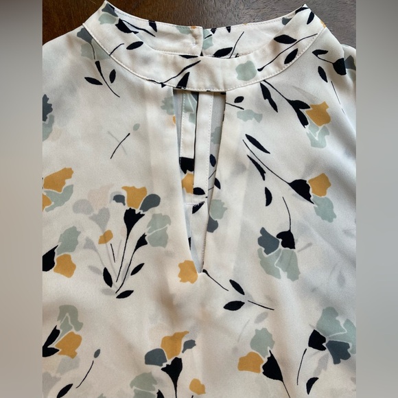 Ladies Size XS Loft Sleeveless Peep Eye Sheer Blouse - Picture 13 of 16